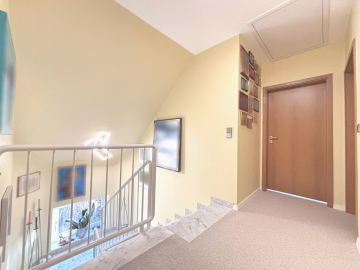 Flur im Dachgeschoss - Einfamilienhaus mit Wohlfühlcharakter in charmanter Ortsteil-Lage von Alfeld!