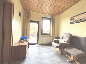 Lesezimmer im Obergeschoss mit Zugang zur Terrasse - Doppelhaushälfte mit klassischem Charme und Raum für Ideen in Lamspringe!