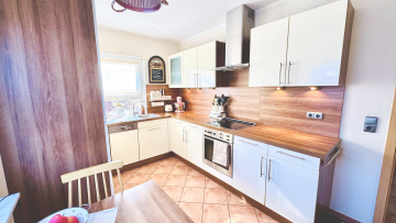 Küche mit Einbauküche - Großzügiges Reihenendhaus in Lauenstein – sofort einziehen und wohlfühlen!