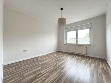 Schlafzimmer Wohnung EG - Gepflegt, vielseitig, vermietbar: Doppelhaushälfte mit 3 Wohneinheiten in Gronau-Banteln!