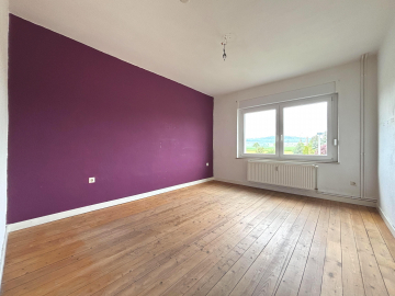 Schlafzimmer Wohnung OG - Gepflegt, vielseitig, vermietbar: Doppelhaushälfte mit 3 Wohneinheiten in Gronau-Banteln!