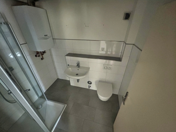 Modernes Duschbad - Springe: Frei & gemütlich – 2-Zi.-ETW mit Balkon!