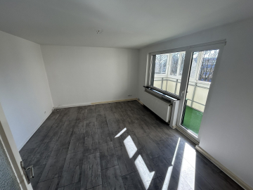 Wohnzimmer I - Springe: Frei & gemütlich – 2-Zi.-ETW mit Balkon!