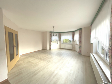 Wohnzimmer - Groß-Förste: Familienfreundliches Zuhause mit viel Platz und Gestaltungsmöglichkeiten