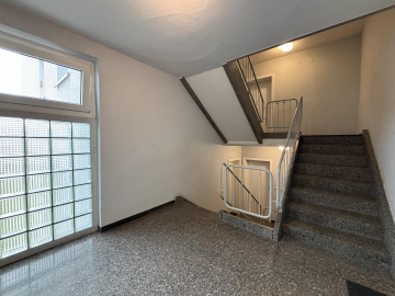 Treppenhaus - Vermietete Erdgeschosswohnung mit Loggia in Hameln!