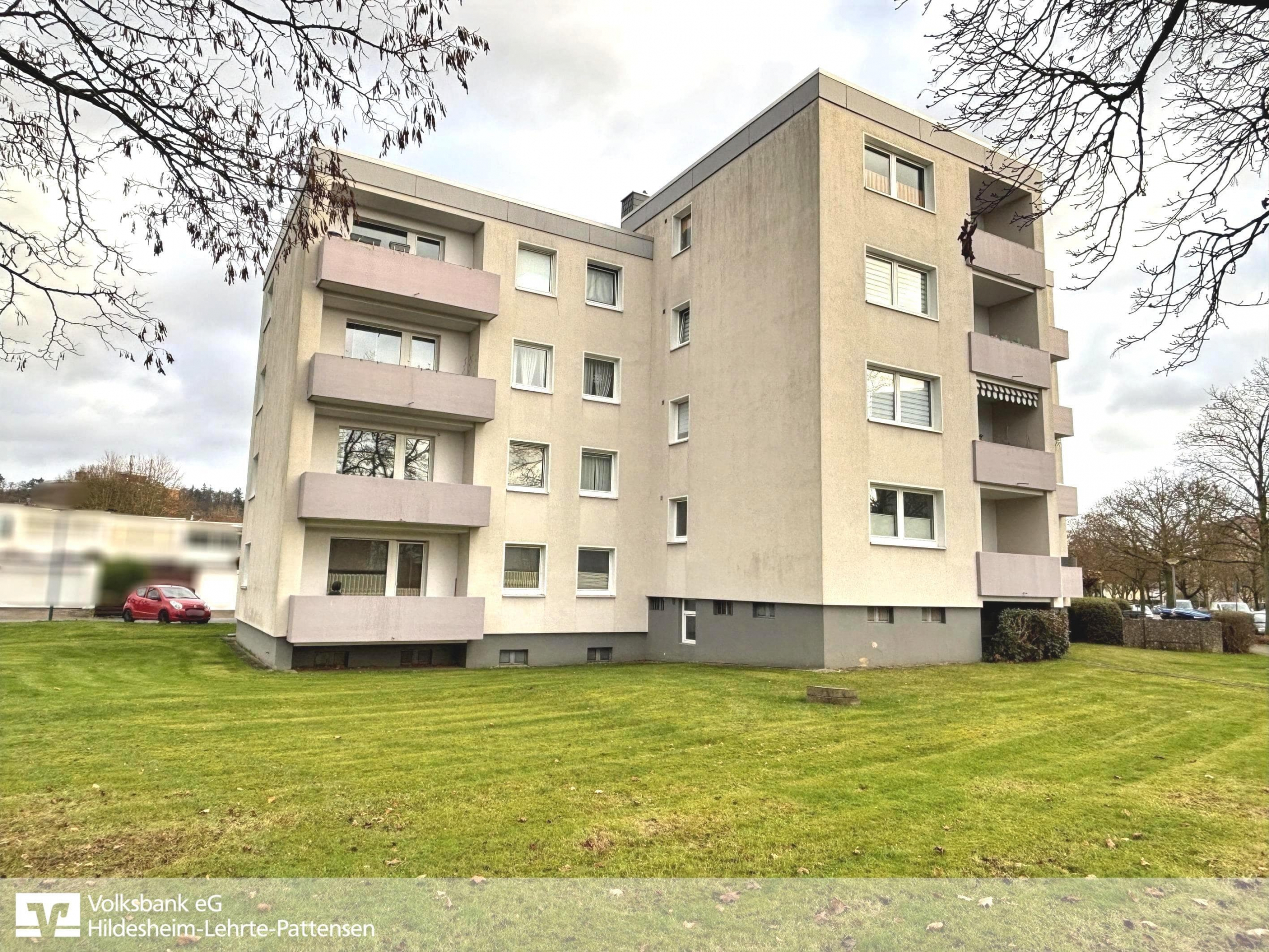 Außenansicht Haus - Vermietete Erdgeschosswohnung mit Loggia in Hameln!