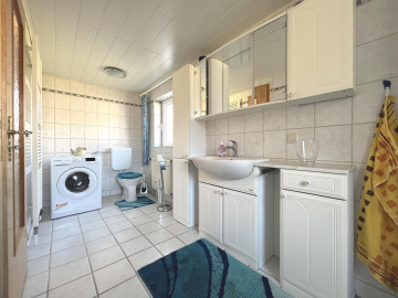 Badezimmer im Erdgeschoss - Gemütliche Doppelhaushälfte mit Potenzial in Elze!