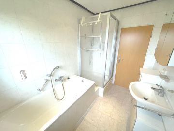 Badezimmer - Helle Eigentumswohnung mit Balkon in Giesen!