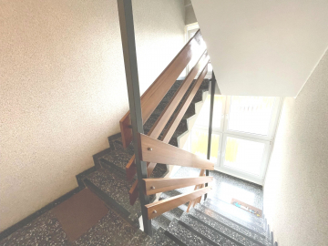 Treppenhaus - Helle Eigentumswohnung mit Balkon in Giesen!