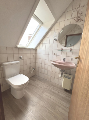 Gäste-WC Dachgeschosswohnung - Voll vermietetes Mehrfamilienhaus in Bad Gandersheim!