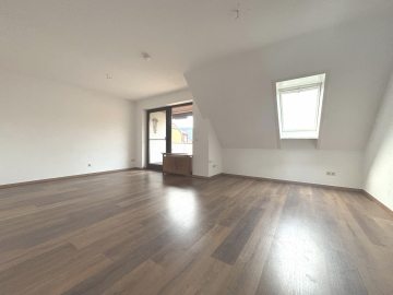 Wohnzimmer Dachgeschosswohnung - Voll vermietetes Mehrfamilienhaus in Bad Gandersheim!