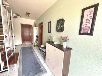 Flur EG - Gepflegtes Reihenmittelhaus mit schönem Garten in Sehnde-Bolzum