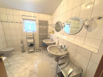 Bad - Wohnen auf einer Ebene – großzügiger Bungalow in Algermissen-Ummeln