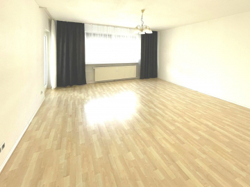 Wohnzimmer - Gepflegte Eigentumswohnung mit Loggia in Springe!