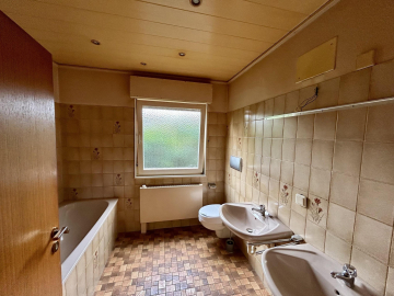 Badezimmer - Klassisches Fertighaus in Salzhemmendorf-Lauenstein!