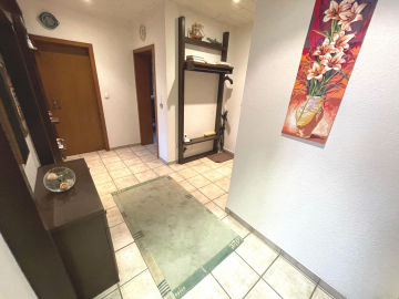 Flur - Charmante 3-Zimmer-Wohnung mit Balkon und Stellplatz in ruhiger Lage von Hannover-Anderten