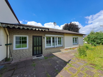 Anbau / Bungalow - Lehrte – Ahlten: Einfamilienhaus mit Bungalow-Anbau und großem Garten