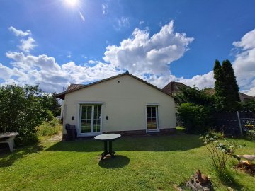 Rückansicht Anbau / Bungalow - Lehrte – Ahlten: Einfamilienhaus mit Bungalow-Anbau und großem Garten