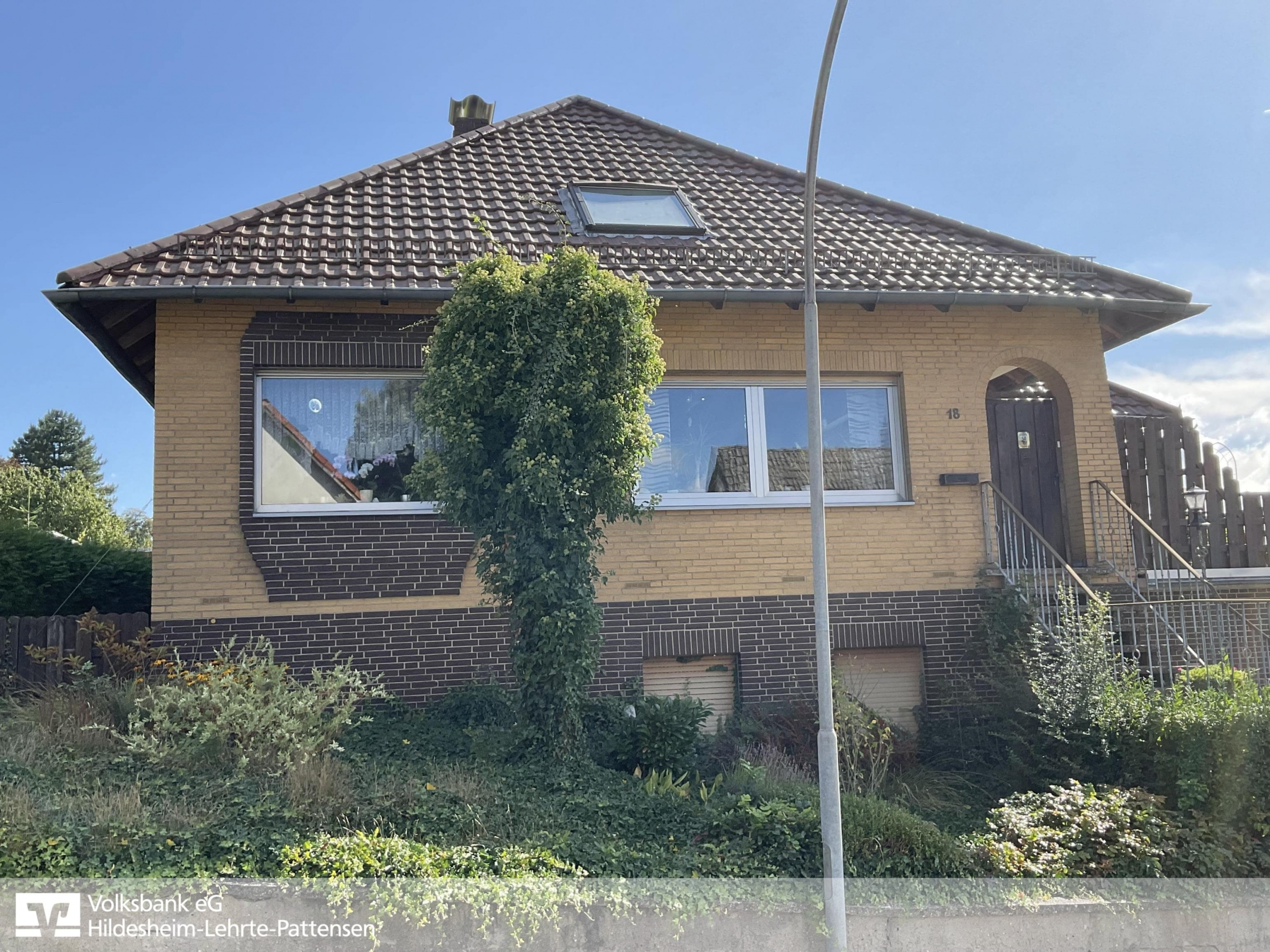 Straßenansicht - Weenzen: Viel Platz im EFH mit Einliegerwohnung!