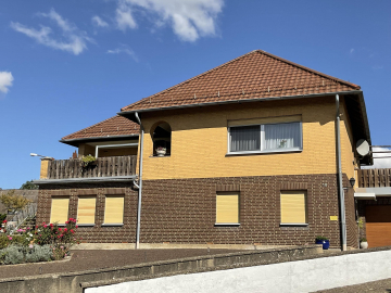 Straßenansicht - Weenzen: Viel Platz im EFH mit Einliegerwohnung!