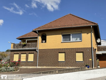 Duingen OT: Viel Platz im EFH mit Einliegerwohnung!, 31089 Duingen, Zweifamilienhaus
