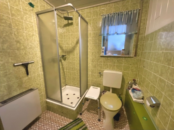 Duschbad/Einliegerwohnung - Weenzen: Viel Platz im EFH mit Einliegerwohnung!