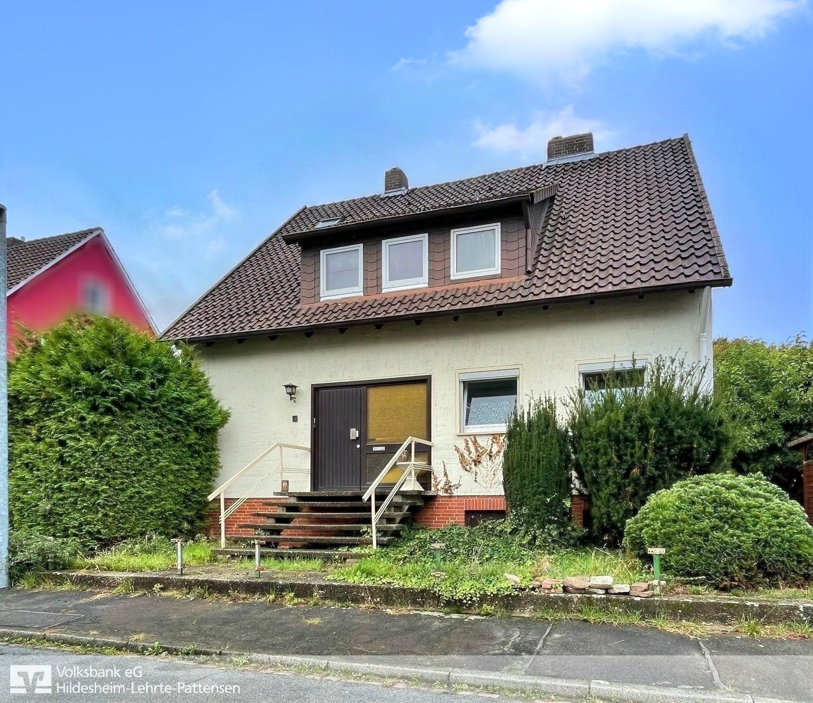 Außenansicht - Platz für Ideen – Zweifamilienhaus in Harsum mit Charme und Potenzial