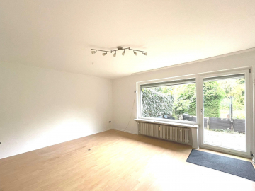 Wohnzimmer EG - Platz für Ideen – Zweifamilienhaus in Harsum mit Charme und Potenzial