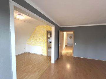 Blickachse Flur / Küche - Lehrte: Helle Eigentumswohnung mit Balkon in ruhiger Südwest-Stadtlage