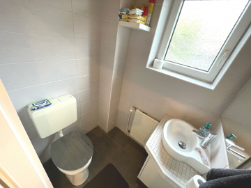 Gäste-WC - Gepflegtes Reihenendhaus mit Garage und schönem Garten in Algermissen