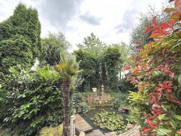 Gartenbereich - Lehrte: Terrassen-Chalet-Haus mit Einliegerwohnung und herrlichem Garten in ruhiger Stadtlage