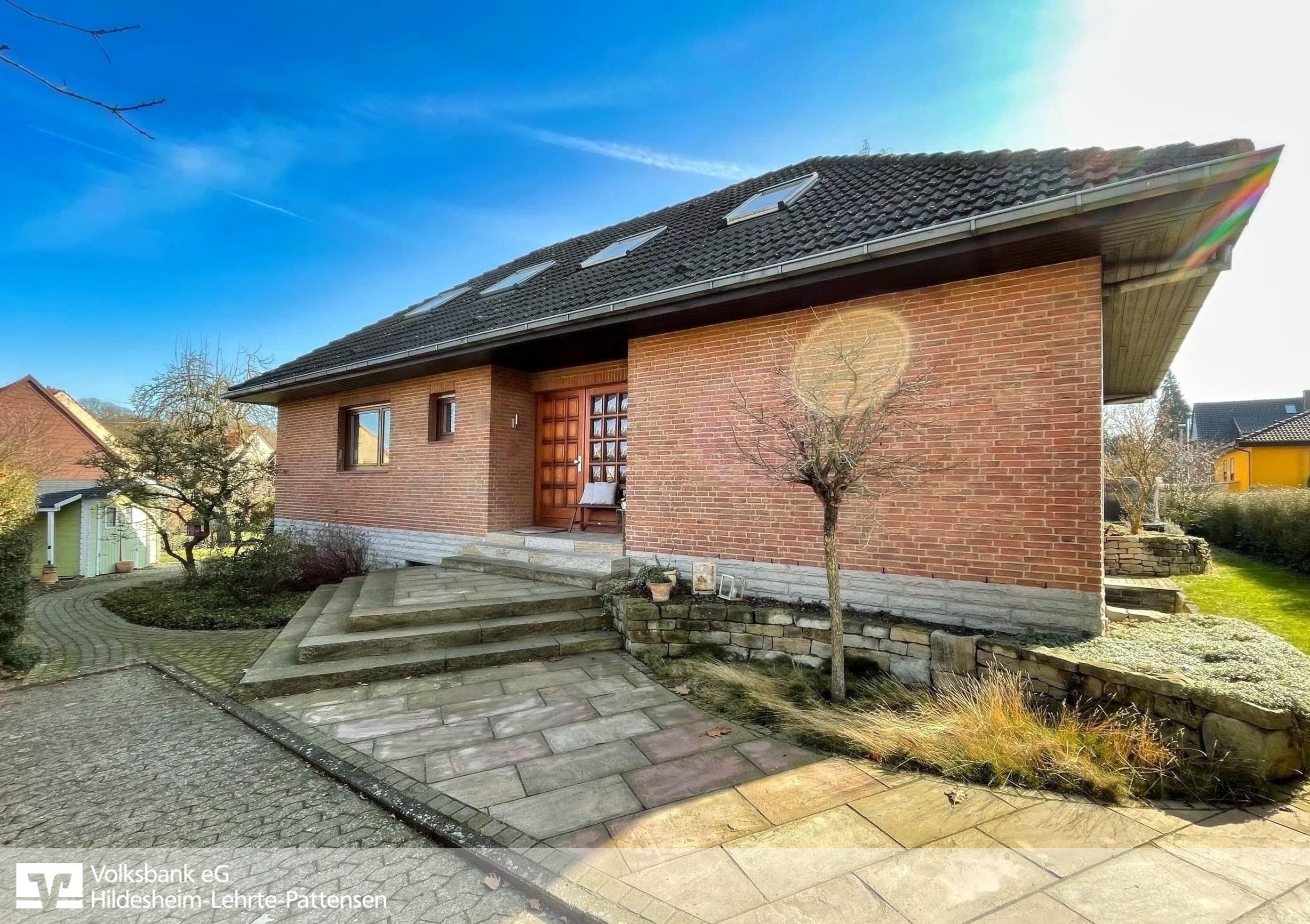 Hausansicht - Ihr neues Zuhause in Asel – Wohlfühlen am Kamin & Entspannen im Traumgarten