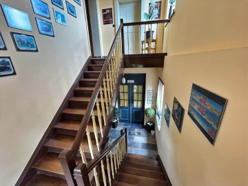 Treppenhaus 1 - Springe: Alles andere als nur Standard – Besonderes Wohn- & Geschäftshaus in besonderer Lage!