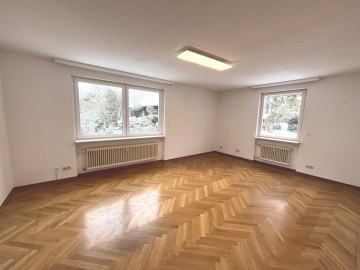 Schlafzimmer EG - Lehrte: 3-Familienhaus mit freier EG-Wohnung und großem Gartengrundstück in bester Stadtlage