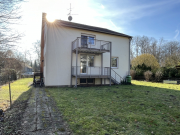 Rückansicht - Lehrte: 3-Familienhaus mit freier EG-Wohnung und großem Gartengrundstück in bester Stadtlage