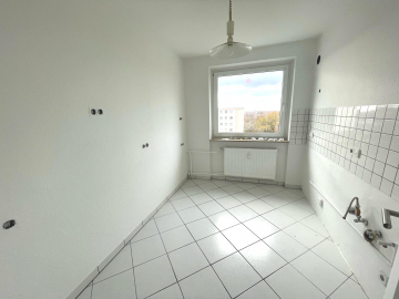 Küche - Hannover: Modernisierte 3-Zimmer-Wohnung mit barrierefreiem Zugang und Tiefgaragenstellplatz