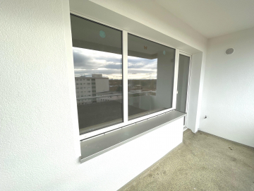 Balkon - Hannover: Modernisierte 3-Zimmer-Wohnung mit barrierefreiem Zugang und Tiefgaragenstellplatz