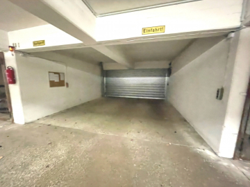 Rolltor Tiefgarage - Hannover: Modernisierte 3-Zimmer-Wohnung mit barrierefreiem Zugang und Tiefgaragenstellplatz