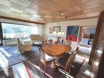 Blickachse Wohnzimmer / Küche - Lehrte: Wohnen in ruhiger Sackgasse mit Dachterrasse, DG-Ausbau, Glashaus-Terrasse und Kfz-Stellplatz