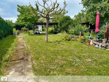 Blick in den Garten - Gestorf: Zweifamilienhaus – Platz für Ihre Ideen