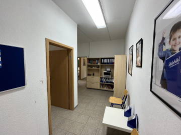 Flur Gewerbeeinheit EG - Lehrte: MFH mit vier Wohneinheiten und einer Gewerbeeinheit in bester Innenstadtlage