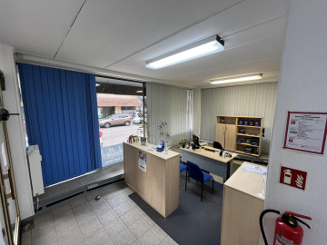 Empfangsbereich Gewerbe - Lehrte: MFH mit vier Wohneinheiten und einer Gewerbeeinheit in bester Innenstadtlage