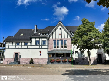 Springe: Alles andere als nur Standard – Besonderes Wohn- & Geschäftshaus in besonderer Lage!, 31832 Springe, Mehrfamilienhaus